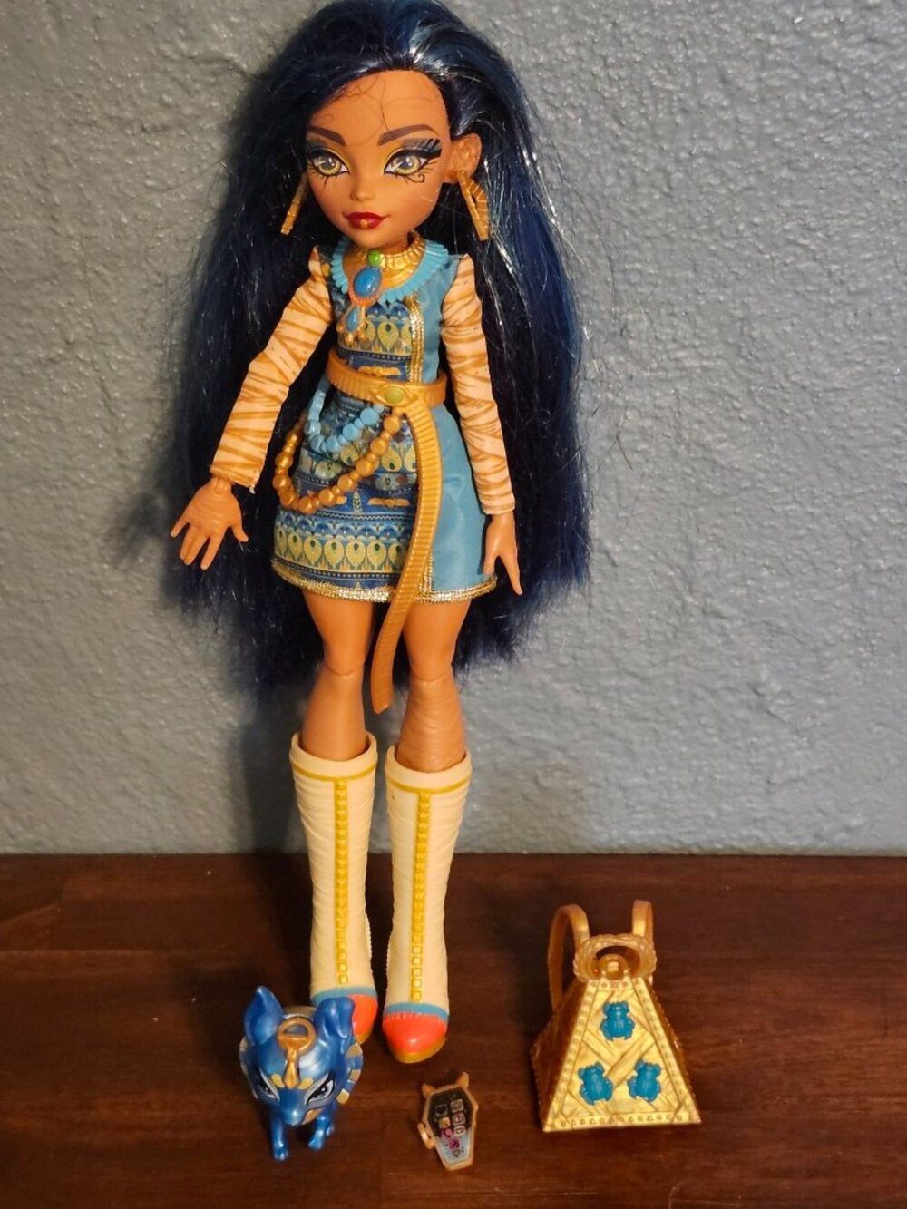 Monster High G3 Cleo De Nile Doll w/ Backpack, Tut, and Phone
